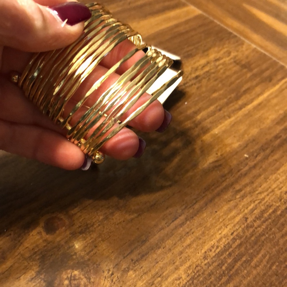 Multiple bracelets. Almost like bangles. - Picture 3 of 4